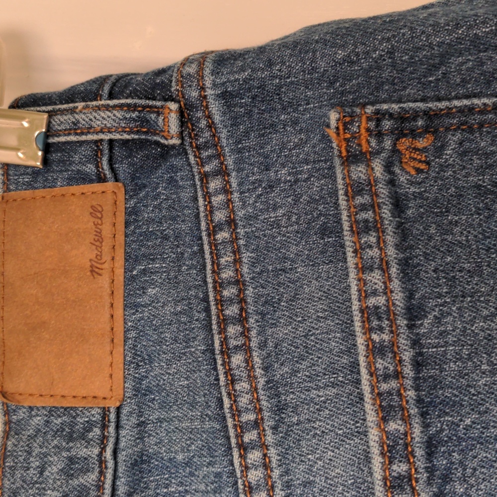 New Madewell slim boy blue jeans.  Size 28.  38" long Medium Blue Wash, Premium - Picture 4 of 9